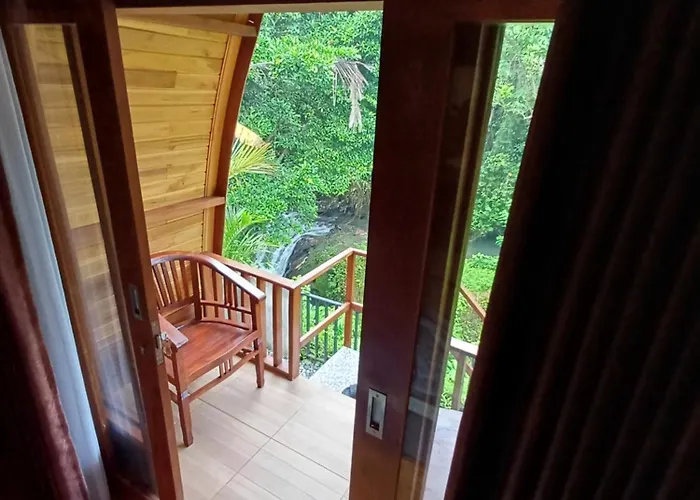 Oemah Ubud - Waterfall ホームステイ *