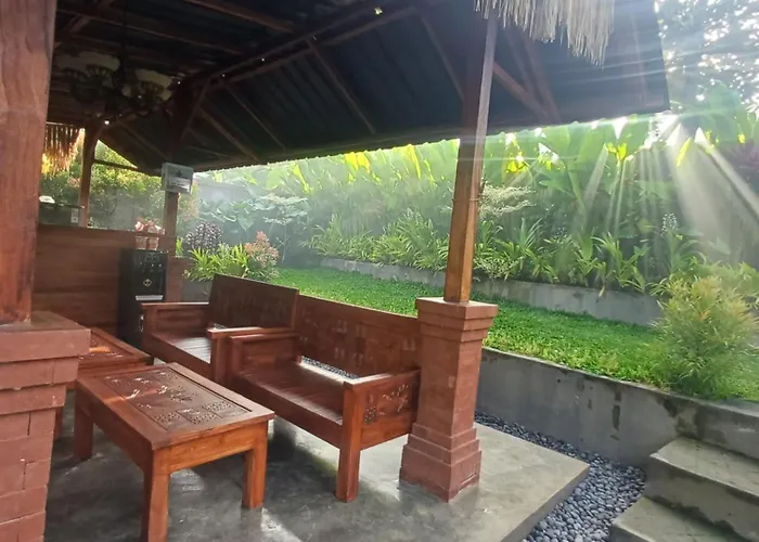 Oemah Ubud - Waterfall ホームステイ パヤンガン