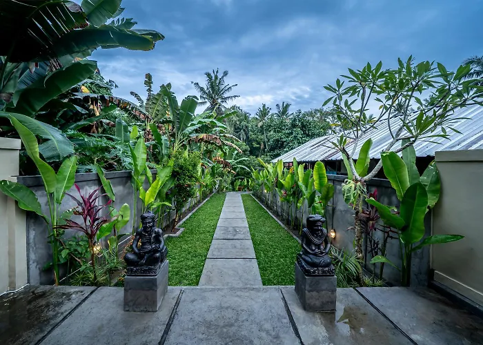 Oemah Ubud - Waterfall ホームステイ