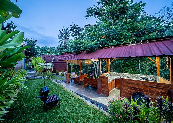 Oemah Ubud - Waterfall パヤンガン