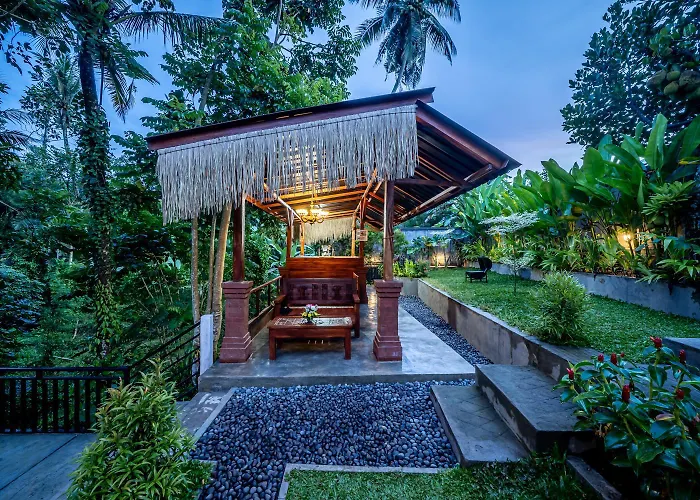 Oemah Ubud - Waterfall * パヤンガン