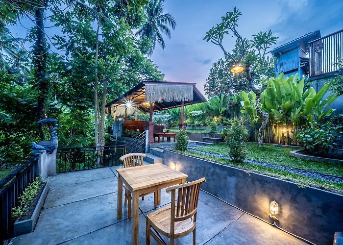 Oemah Ubud - Waterfall ホームステイ