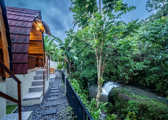 Oemah Ubud - Waterfall ホームステイ *